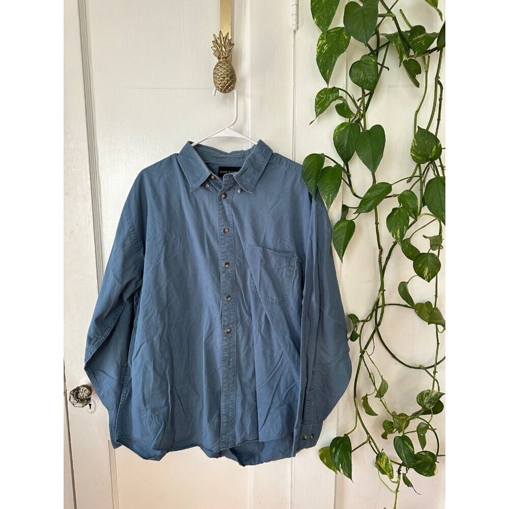 Croft & Barrow men’s size large blue button-down shirt